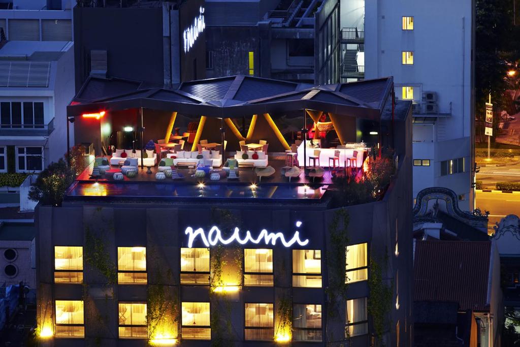 هتل نائومی (Naumi Hotel)