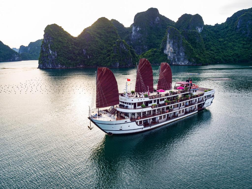 هتل Alisa Cruise Halong