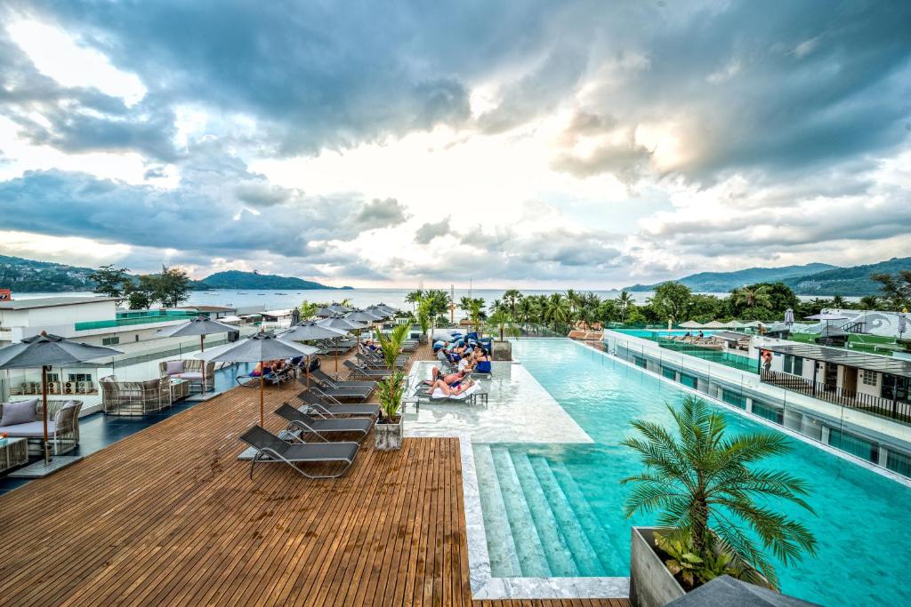 هتل HOTEL CLOVER PATONG