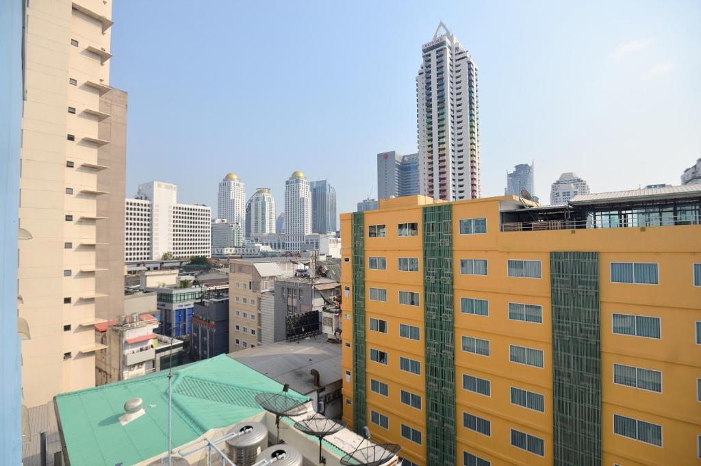 هتل DE LUXE BANGKOK HOTEL